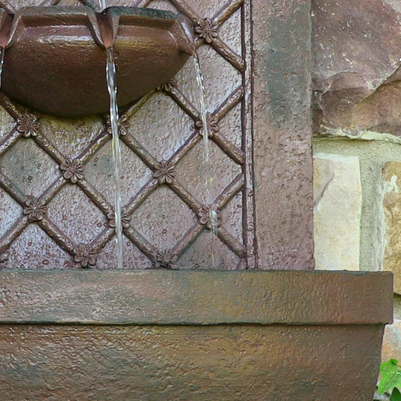 New π Sunnydaze Decor Rosette Leaf Outdoor Wall Fountain π - Image 4